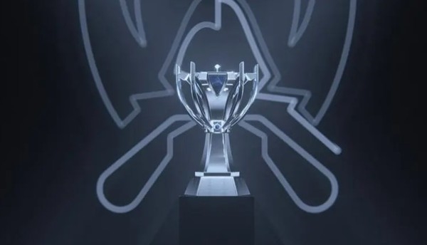 LPL 主持人席冉分享了2014 MSI决赛采访归还图片：再见成都，再见2025年的MSI