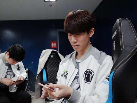 IEM 科隆 2024：毫无压力！小蜜蜂2-0击败黑豹